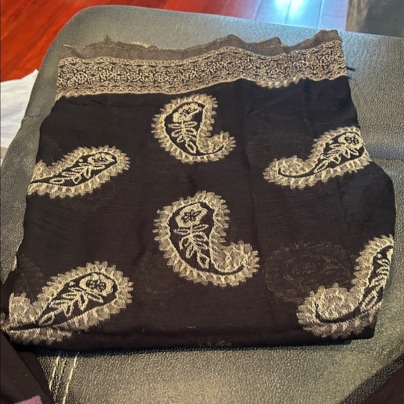 Black and White Paisley Scarf - Picture 2 of 2